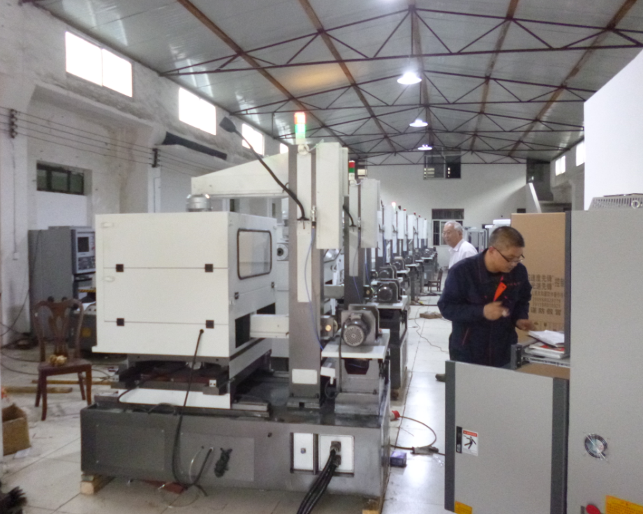 線切割機(jī)床 線切割機(jī)床